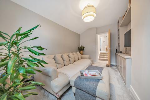 3 bedroom flat for sale, Haydons Road, London, SW19 1