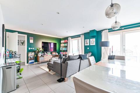 3 bedroom flat for sale, Upper Place, Upper Clapton, London, E5