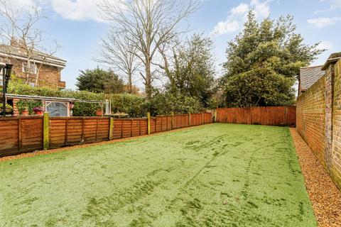 2 bedroom flat to rent, Ellesmere Road, London