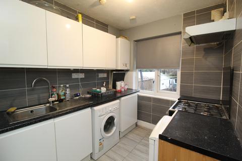 2 bedroom flat to rent, Epsom, KT19