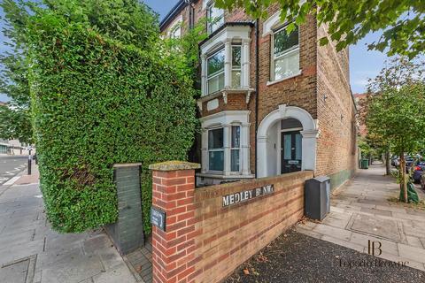 3 bedroom semi-detached house to rent, Iverson Road, NW6