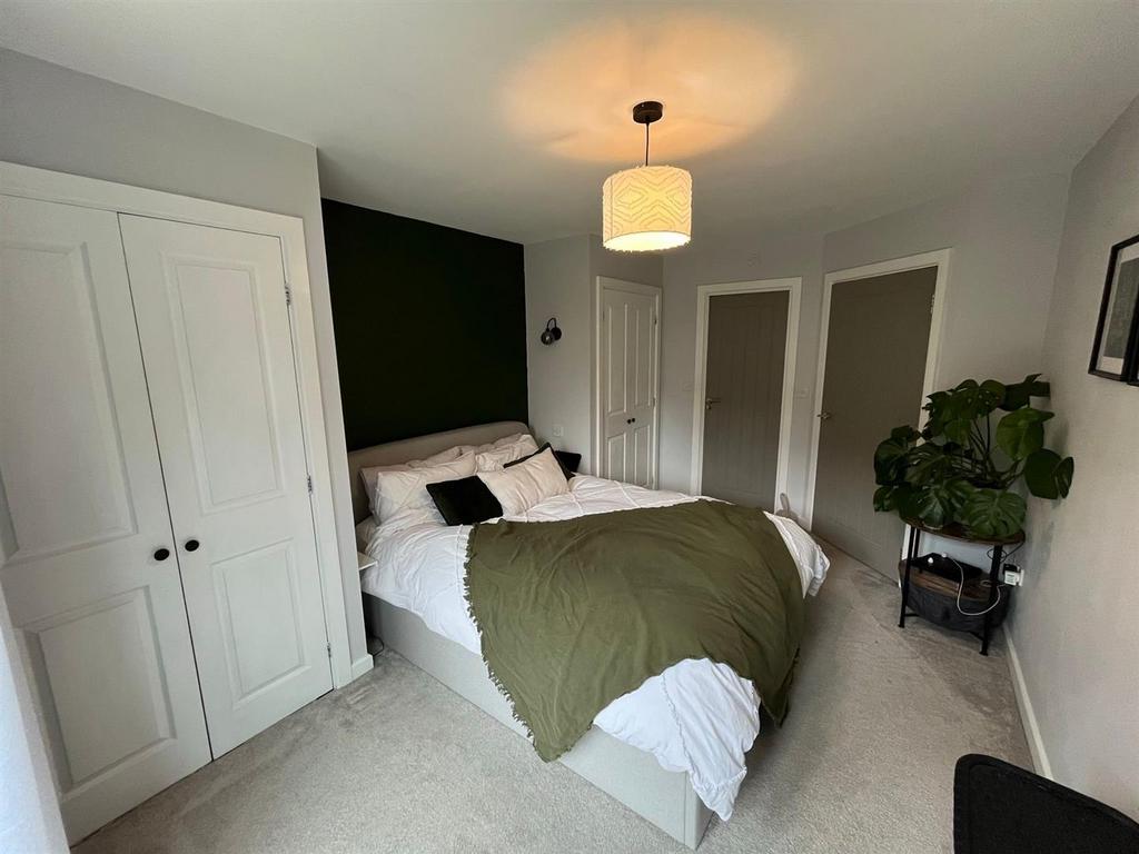 Bedroom 1.jpg