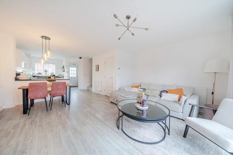 2 bedroom end of terrace house for sale, Grant Avenue, Walton-On-Thames, Surrey, KT12