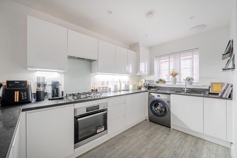 2 bedroom end of terrace house for sale, Grant Avenue, Walton-On-Thames, Surrey, KT12