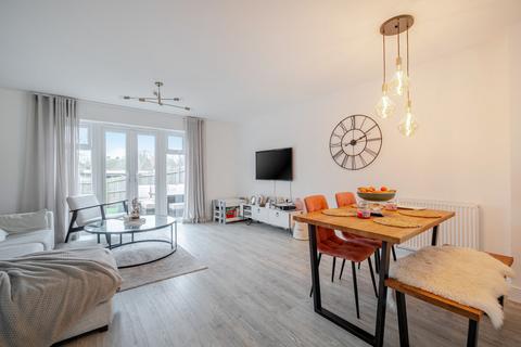 2 bedroom end of terrace house for sale, Grant Avenue, Walton-On-Thames, Surrey, KT12