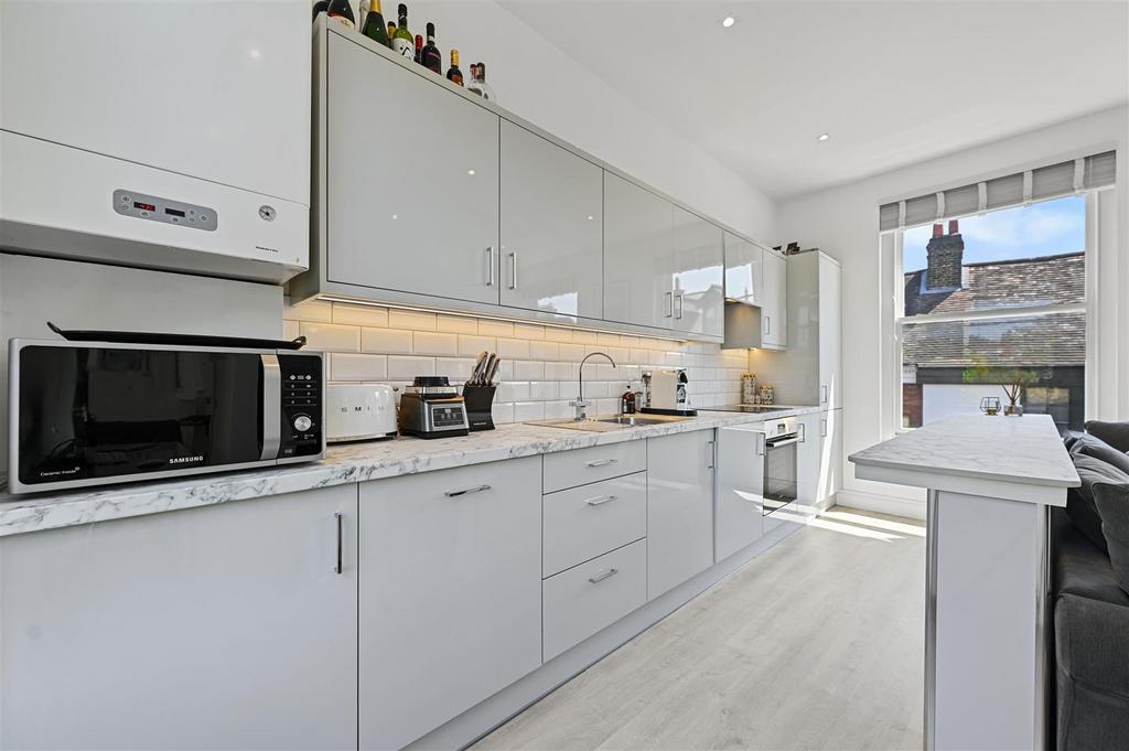 WH - 9 High Street - Kitchen3 (1).JPG