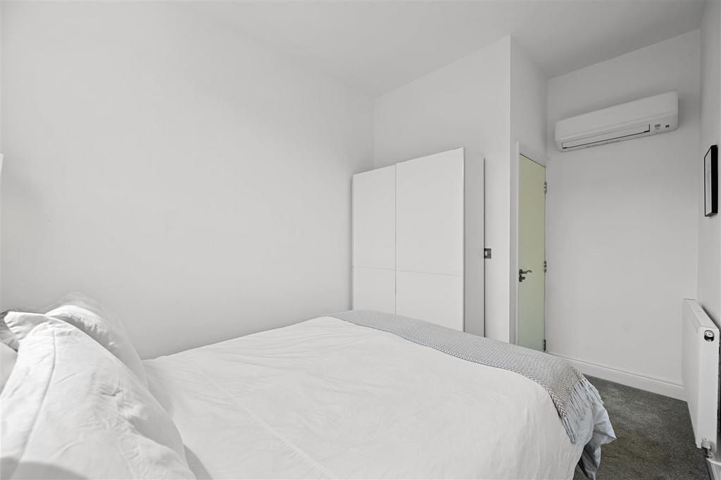WH - 9 High Street - Bedroom B3 (1).JPG
