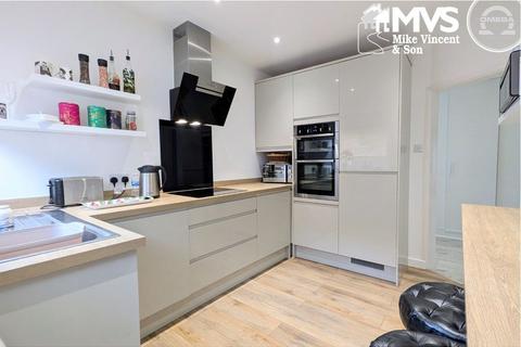 2 bedroom bungalow for sale, Chelmsford Road, Holland-on-Sea