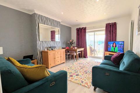 2 bedroom bungalow for sale, Chelmsford Road, Holland-on-Sea