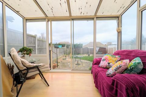 2 bedroom bungalow for sale, Chelmsford Road, Holland-on-Sea