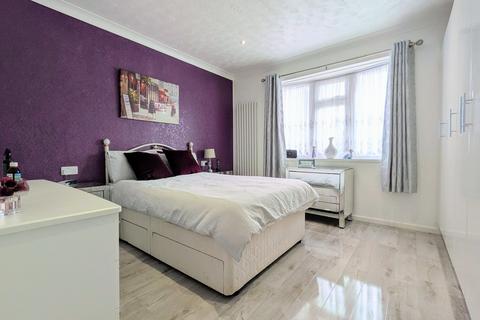 2 bedroom bungalow for sale, Chelmsford Road, Holland-on-Sea