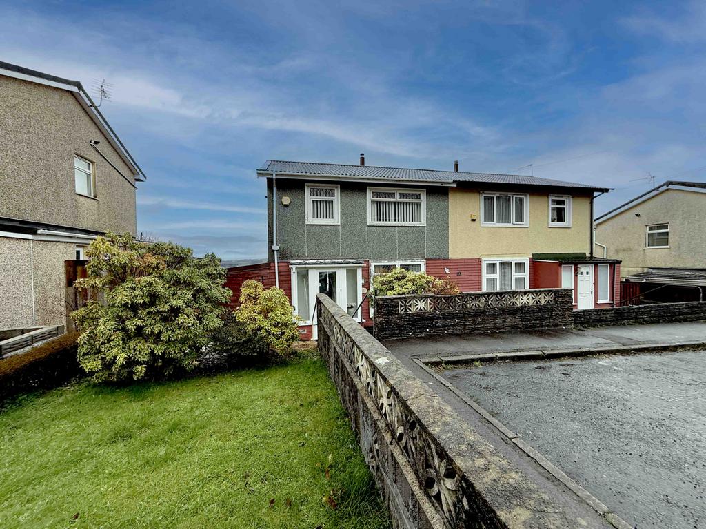 3 Bedroom Semi Detached for Sale in Caergynydd Ro