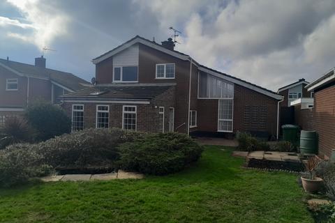 3 bedroom detached house to rent, Grasmere Avenue, Felixstowe