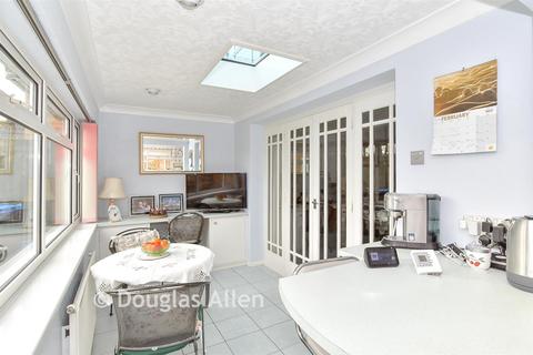 2 bedroom chalet for sale, Alderwood Drive, Abridge, Essex