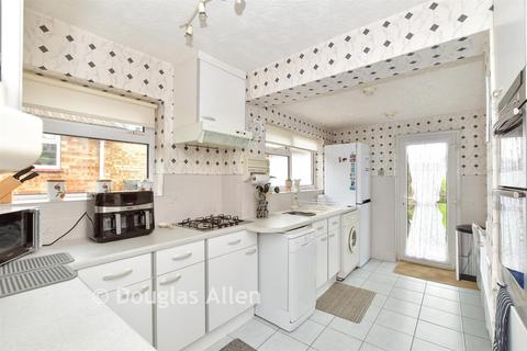 2 bedroom chalet for sale, Alderwood Drive, Abridge, Essex