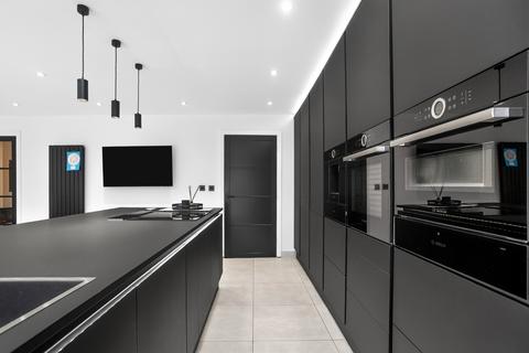 4 bedroom detached house for sale, Rimsdale Drive, Manchester, M40