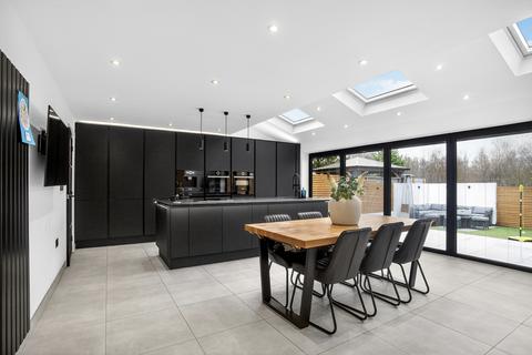 4 bedroom detached house for sale, Rimsdale Drive, Manchester, M40