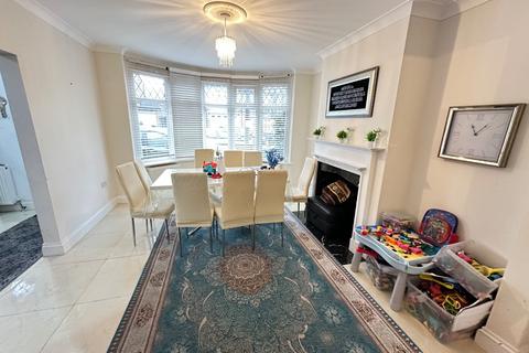 3 bedroom semi-detached house to rent, Woodbury Hill, Luton, Bedfordshire, LU2 7JP