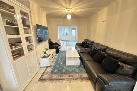 3 bedroom semi-detached house to rent, Woodbury Hill, Luton, Bedfordshire, LU2 7JP
