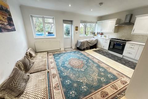 3 bedroom semi-detached house to rent, Woodbury Hill, Luton, Bedfordshire, LU2 7JP