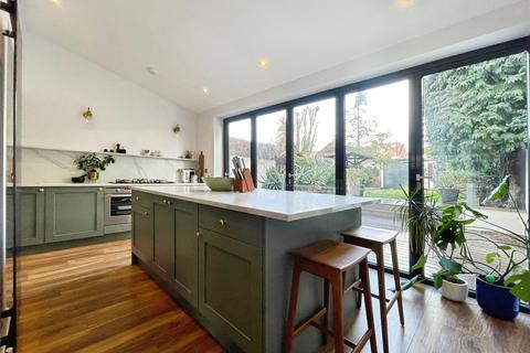 4 bedroom semi-detached house for sale, Earlshall Road, London SE9