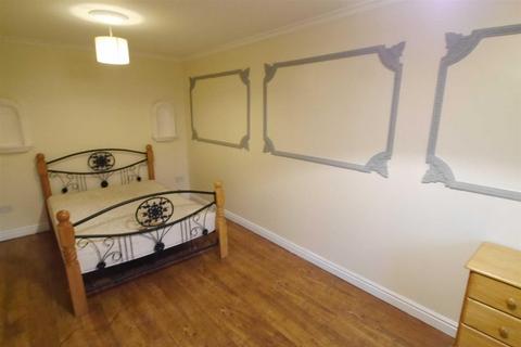 1 bedroom flat to rent, The Coach House, East Park Street, Morley
