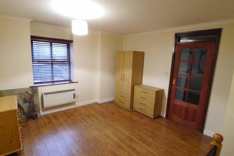 1 bedroom flat to rent, The Coach House, East Park Street, Morley