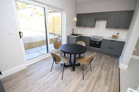 2 bedroom townhouse to rent, Gaisby Mount, Shipley