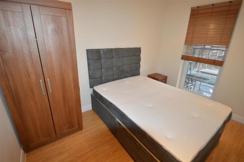 undefined, XQ7, Salford M5