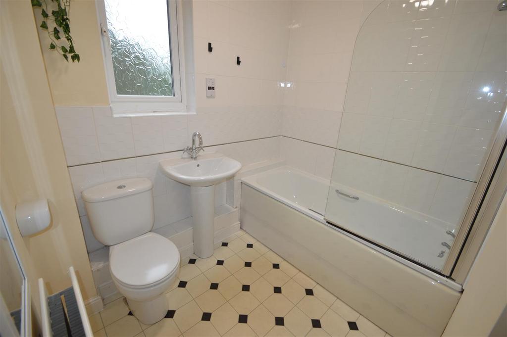 98 Bold - Bathroom.JPG