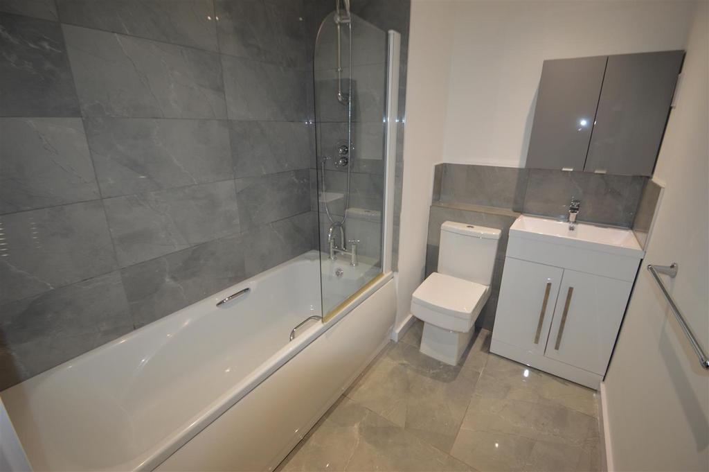 55 BQuay 5 - Bathroom.JPG