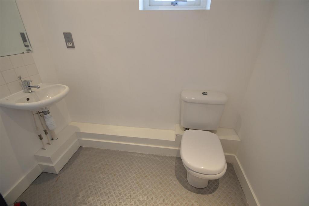 47alex-Bathroom.JPG