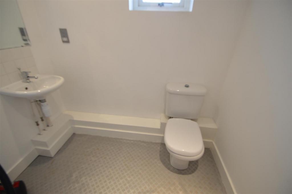 47 Alexandra - WC.JPG