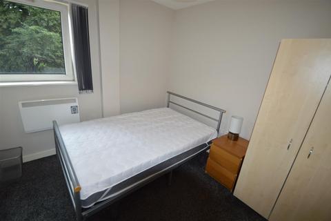 2 bedroom flat to rent, Bishops Corner, Hulme M15