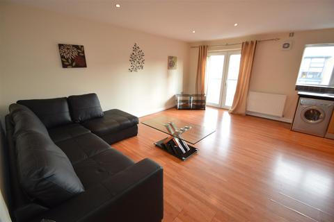 2 bedroom flat to rent, Newcastle Street, Manchester M15