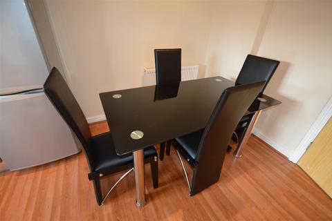 2 bedroom flat to rent, Newcastle Street, Manchester M15