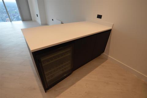 3 bedroom flat to rent, Trinity Way, Manchester M3