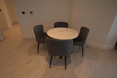 3 bedroom flat to rent, Trinity Way, Manchester M3
