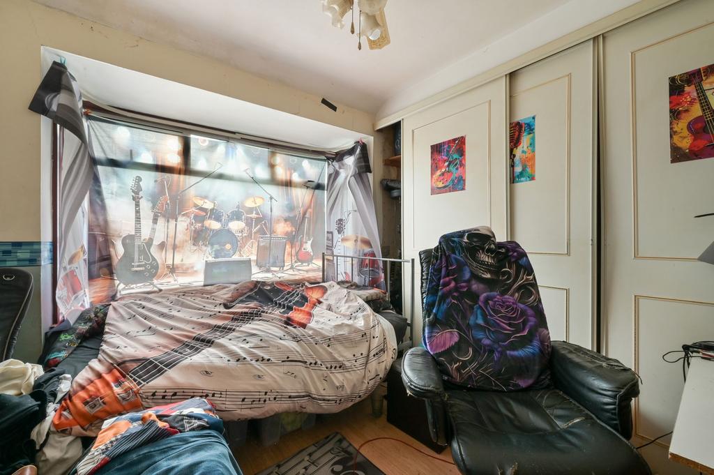 Esher Avenue, Cheam - SM3 9 AY