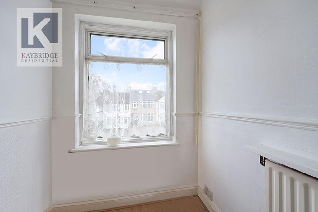 Esher Avenue, Cheam - SM3 9 AY