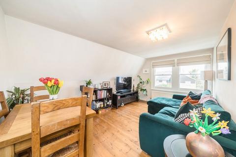 2 bedroom maisonette for sale, Culverden Road, London SW12