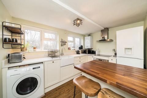 2 bedroom maisonette for sale, Culverden Road, London SW12