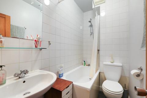 1 bedroom flat for sale, Flaxman Road, London, SE5