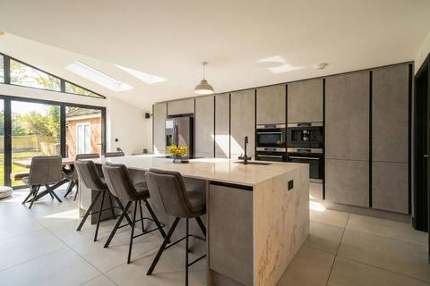5 bedroom detached house for sale, Burnham Road, Wythall