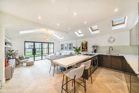 2 bedroom flat for sale, Tranmere Road, London SW18