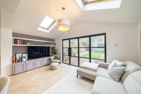 2 bedroom flat for sale, Tranmere Road, London SW18