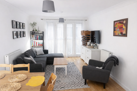 2 bedroom flat for sale, Black Eagle Drive, Gravesend DA11