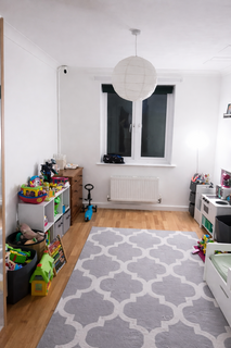 2 bedroom flat for sale, Black Eagle Drive, Gravesend DA11