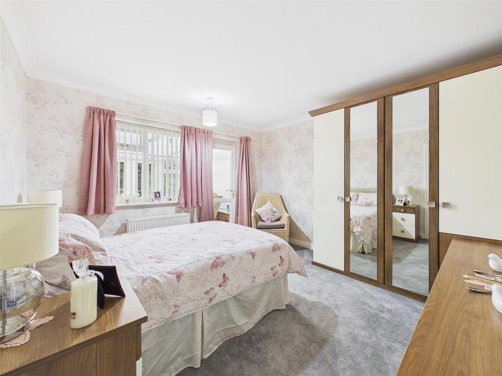 Bedroom: