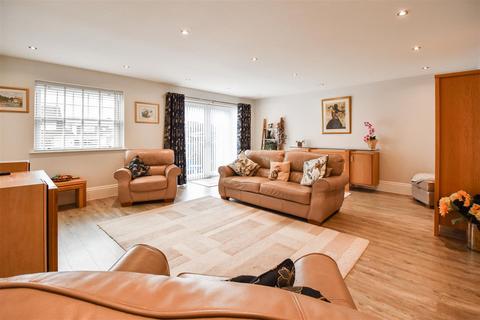4 bedroom semi-detached house for sale, Homeway, Romford
